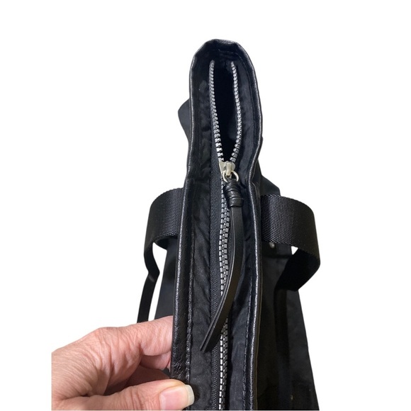 Lululemon Summer lovin Black nylon zipper closure tote - Picture 4 of 14